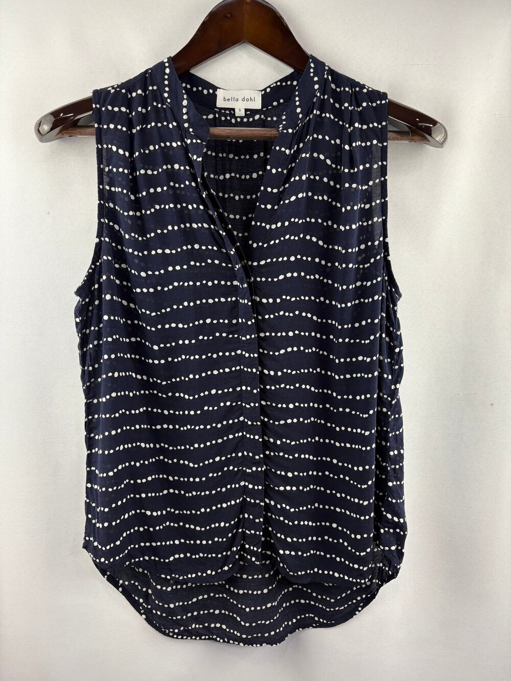 Women’s Bella Dahl Small Navy Sleeveless Blouse w/ White Polka Dots